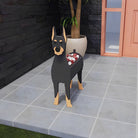 Pot de fleurs en forme de Dobermann